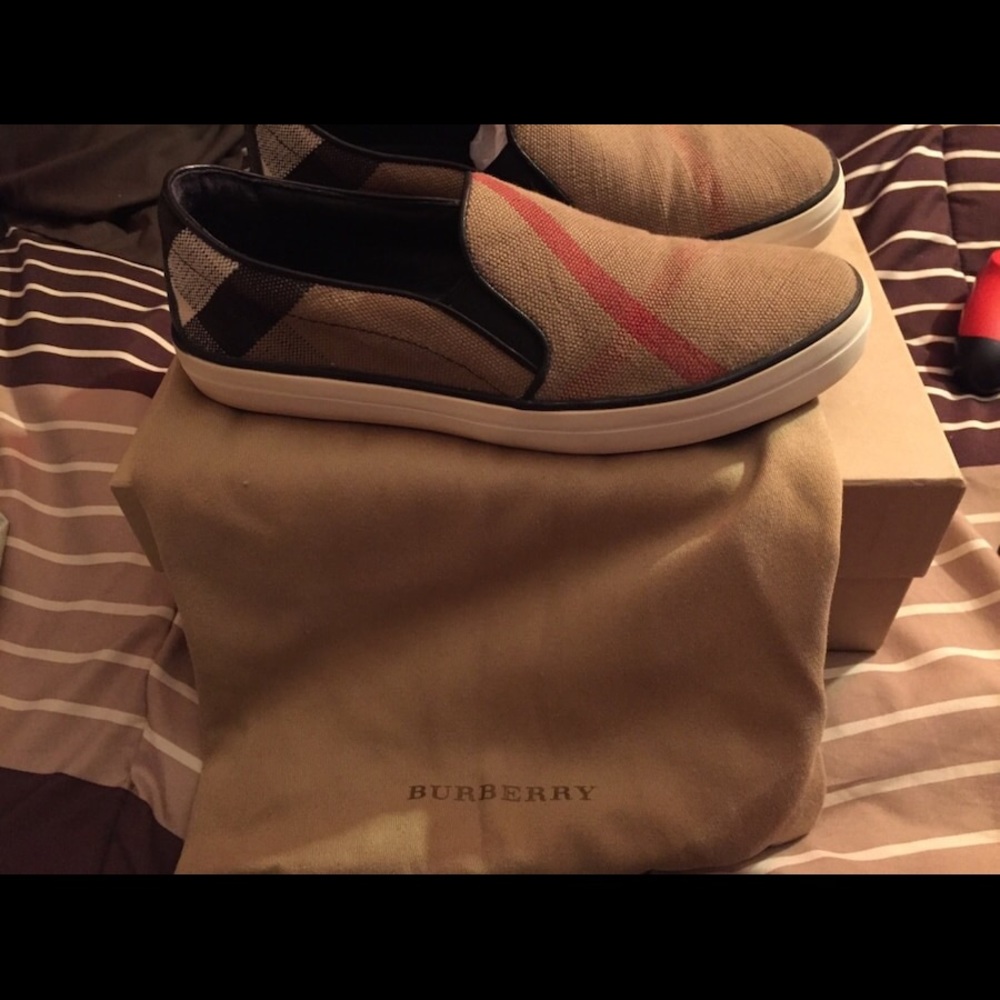 Burberry slip on shoes - Picture 8 of 8